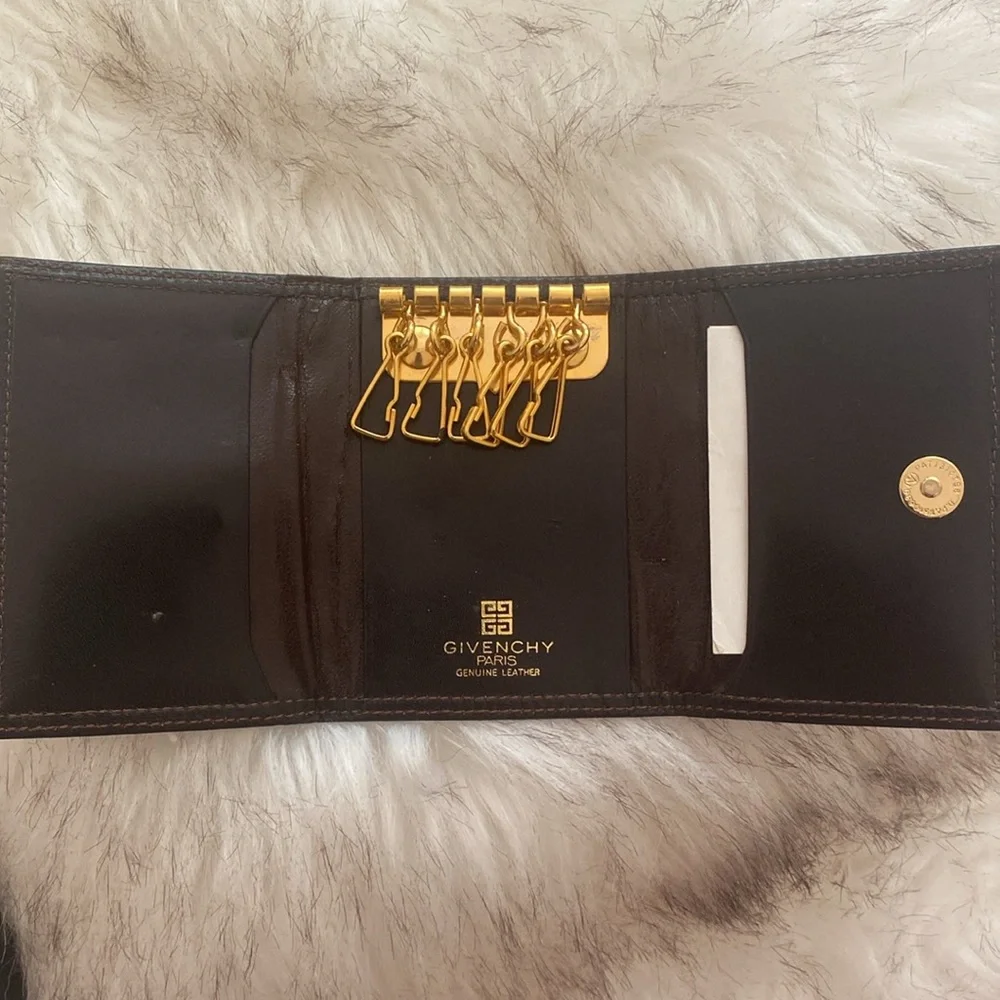 ✔️Givenchy Vintage Leather Key Case